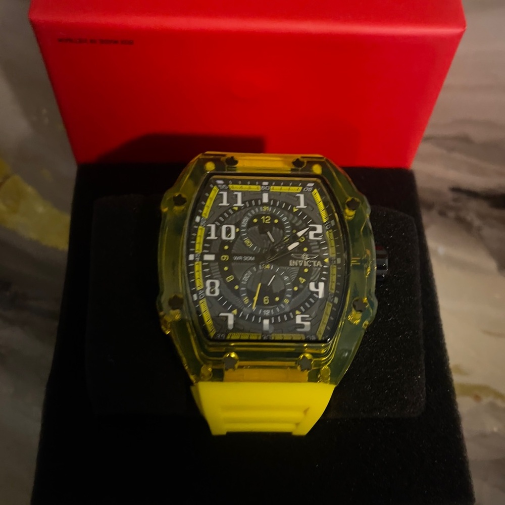 Invicta Bold Yellow and Black Racing Men’s Watch. Worn by Racing Team. Case!